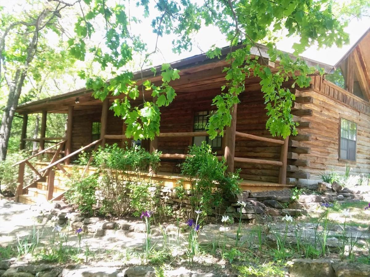 Cherokee Mountain Log Cabins Eureka Springs Exterior photo