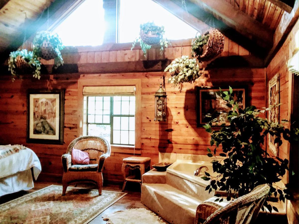 Cherokee Mountain Log Cabins Eureka Springs Exterior photo