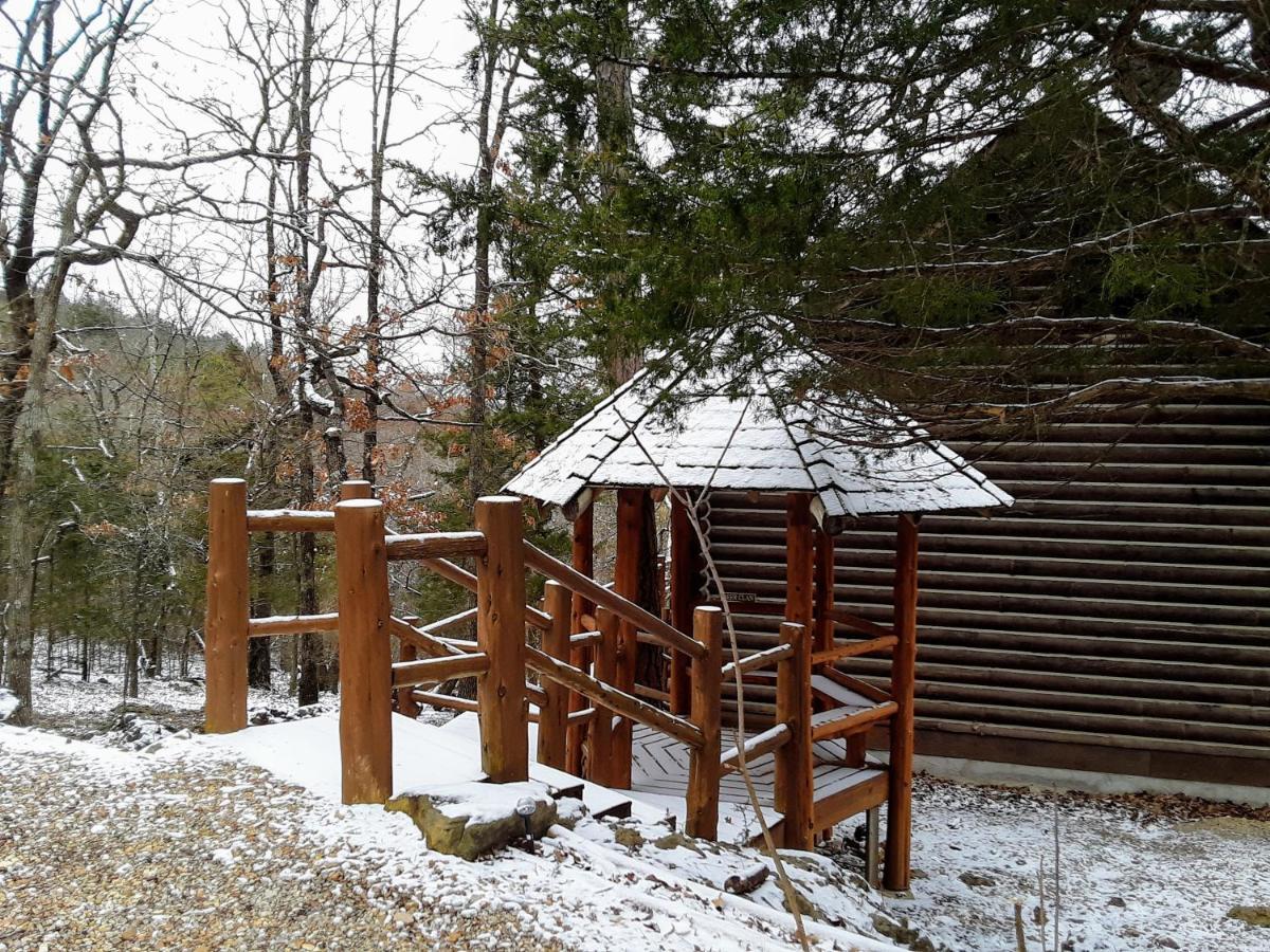 Cherokee Mountain Log Cabins Eureka Springs Exterior photo