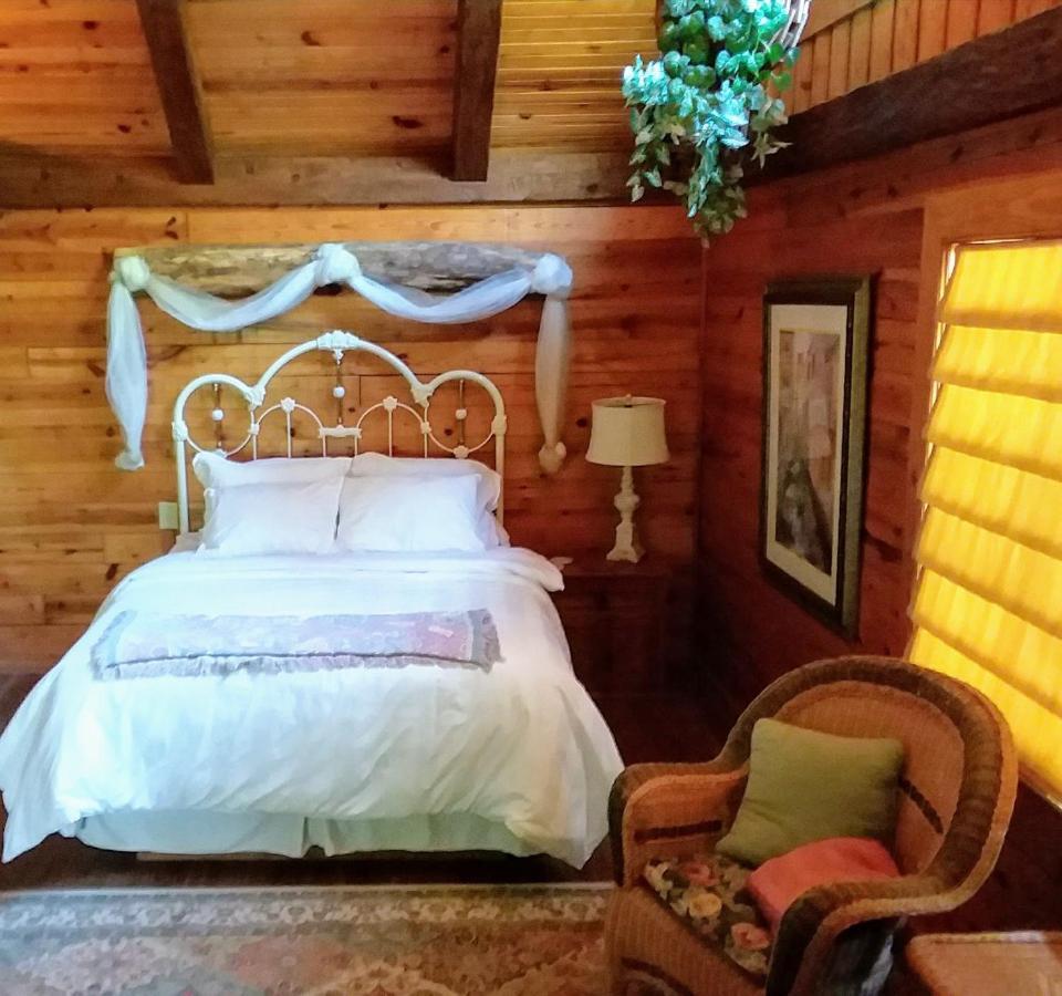 Cherokee Mountain Log Cabins Eureka Springs Exterior photo