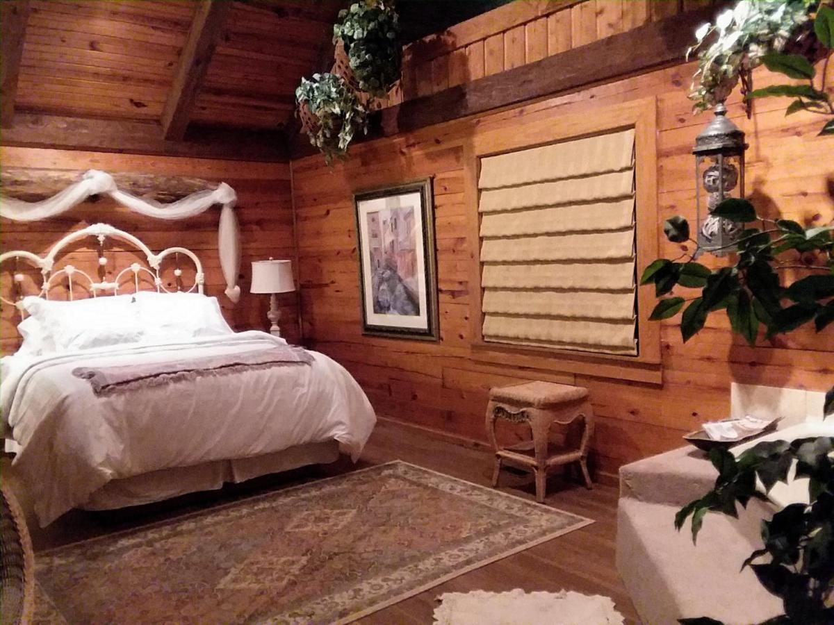 Cherokee Mountain Log Cabins Eureka Springs Exterior photo