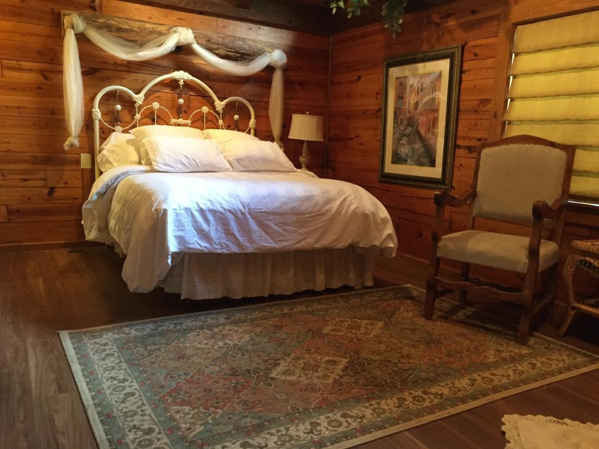 Cherokee Mountain Log Cabins Eureka Springs Exterior photo