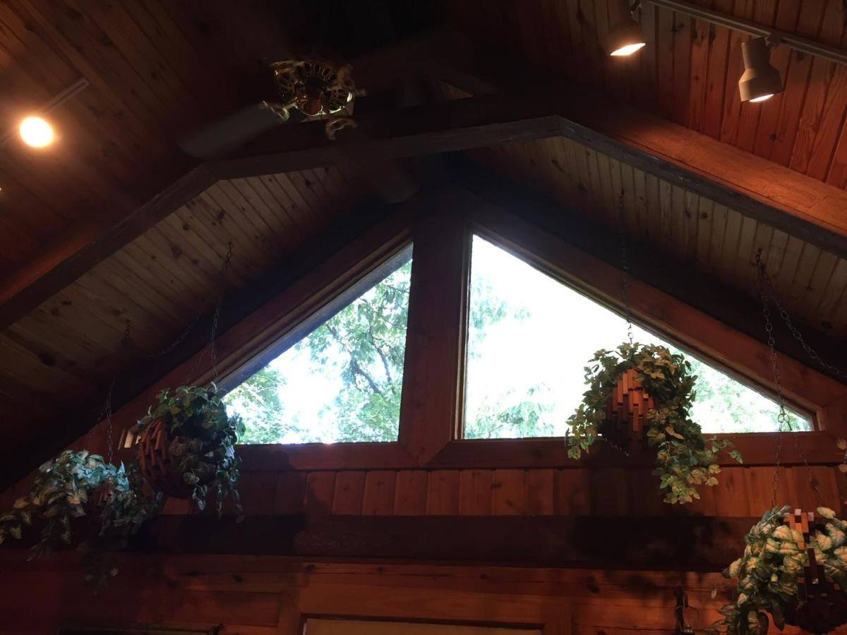 Cherokee Mountain Log Cabins Eureka Springs Exterior photo