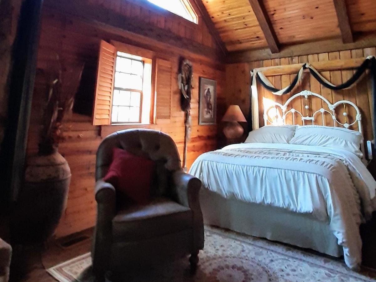 Cherokee Mountain Log Cabins Eureka Springs Exterior photo
