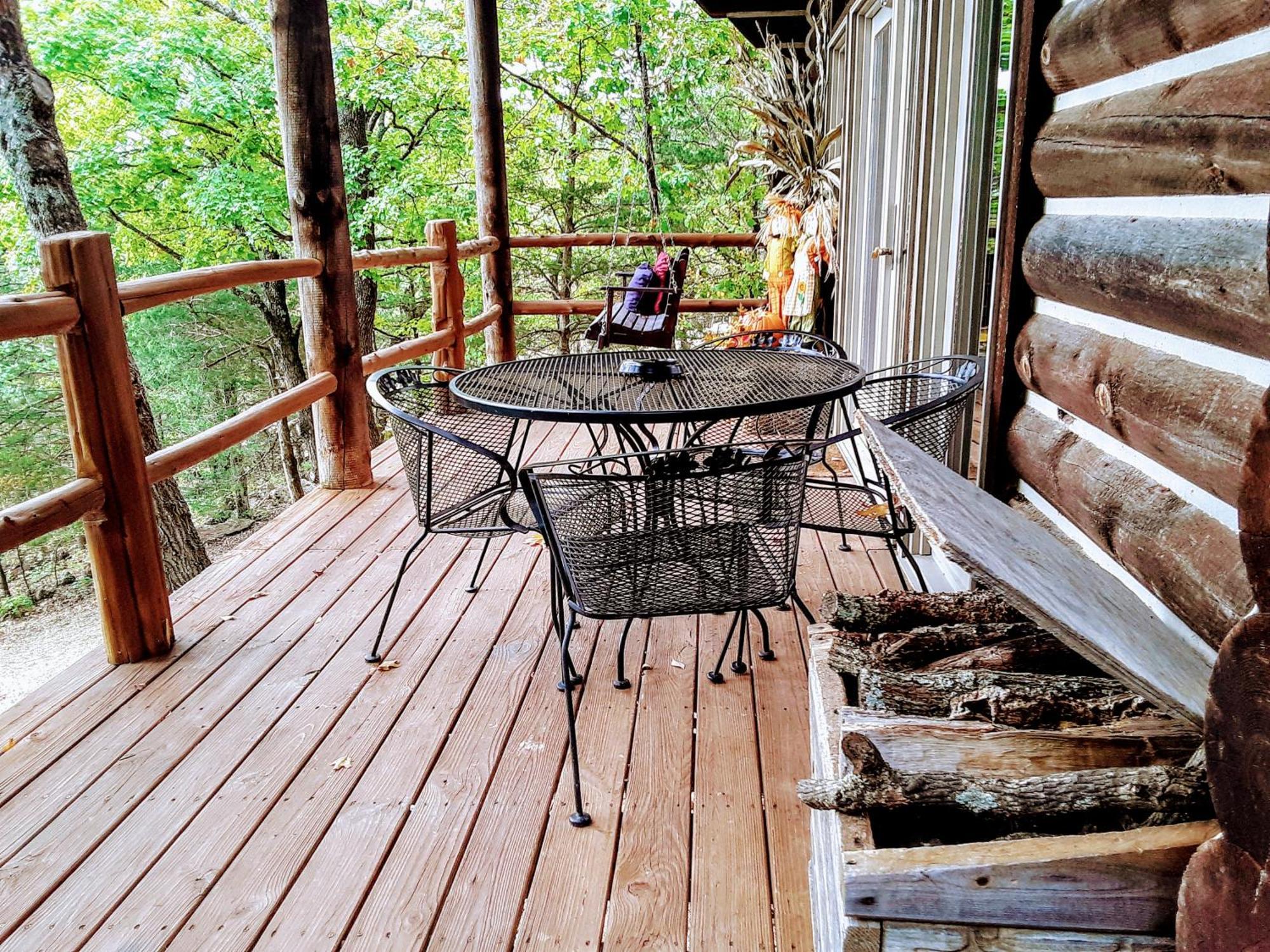 Cherokee Mountain Log Cabins Eureka Springs Room photo